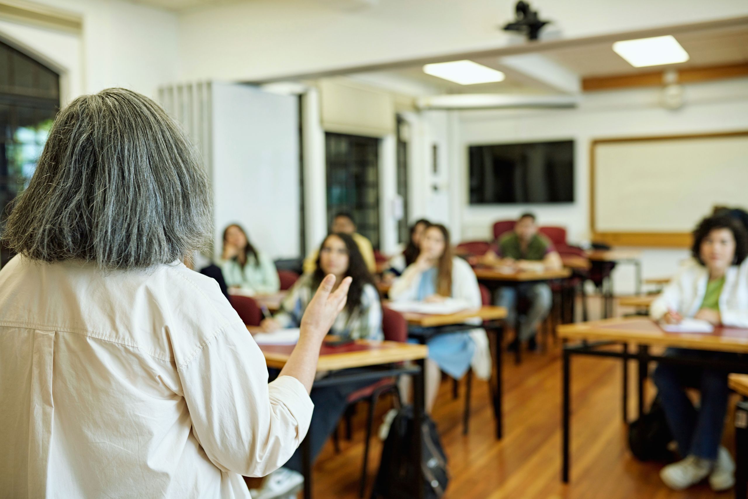 Step-by-Step Guide to Teaching Financial Literacy in the Classroom